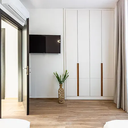 Olea Dhermi - 2bed Sea View, Private Beach, Free Umbrella & Sun Loungers شقة بالاسي