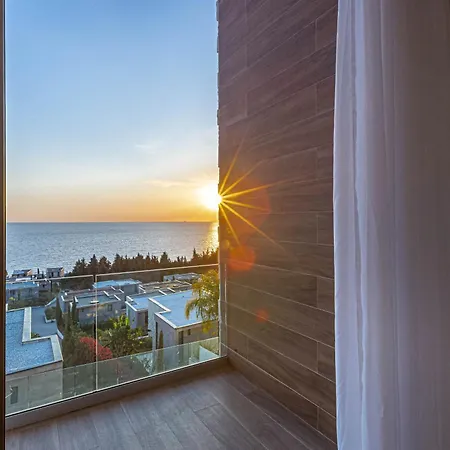 Olea Dhermi - 2bed Sea View, Private Beach, Free Umbrella & Sun Loungers بالاسي